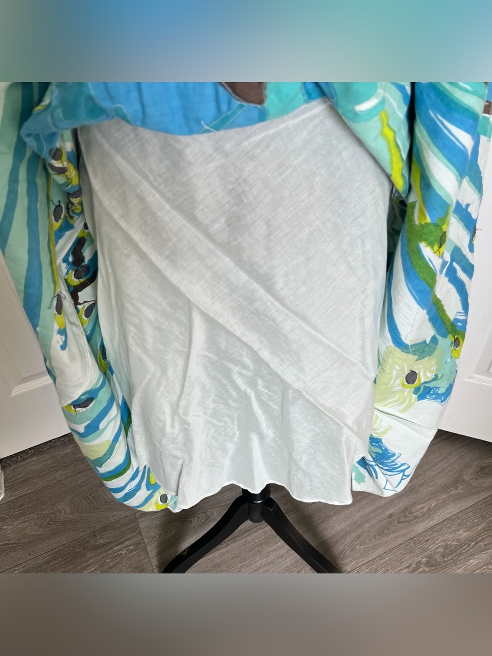 🦚 Vintage Bebe Flared Sequined Blue & Green Lined Peacock Skirt Size Medium - Picture 9 of 9